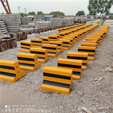577A高速隔离水泥墩  水泥墩价格  生产厂家 聚宏水泥制品