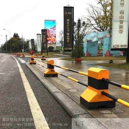 重庆隔离水泥墩重庆交通设施水泥墩公路隔离水泥墩