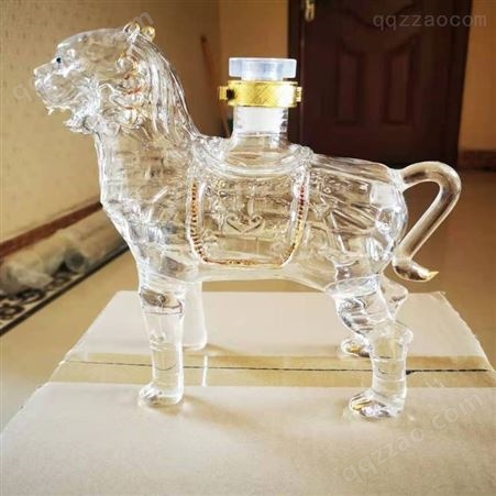 狮子造型白酒瓶  镇海吼玻璃瓶  玻璃摆件  吹制玻璃  醒酒器  铁狮子玻璃摆件
